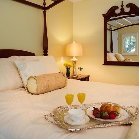 Seaglass Inn Bed And Breakfast Melbourne Beach Room photo