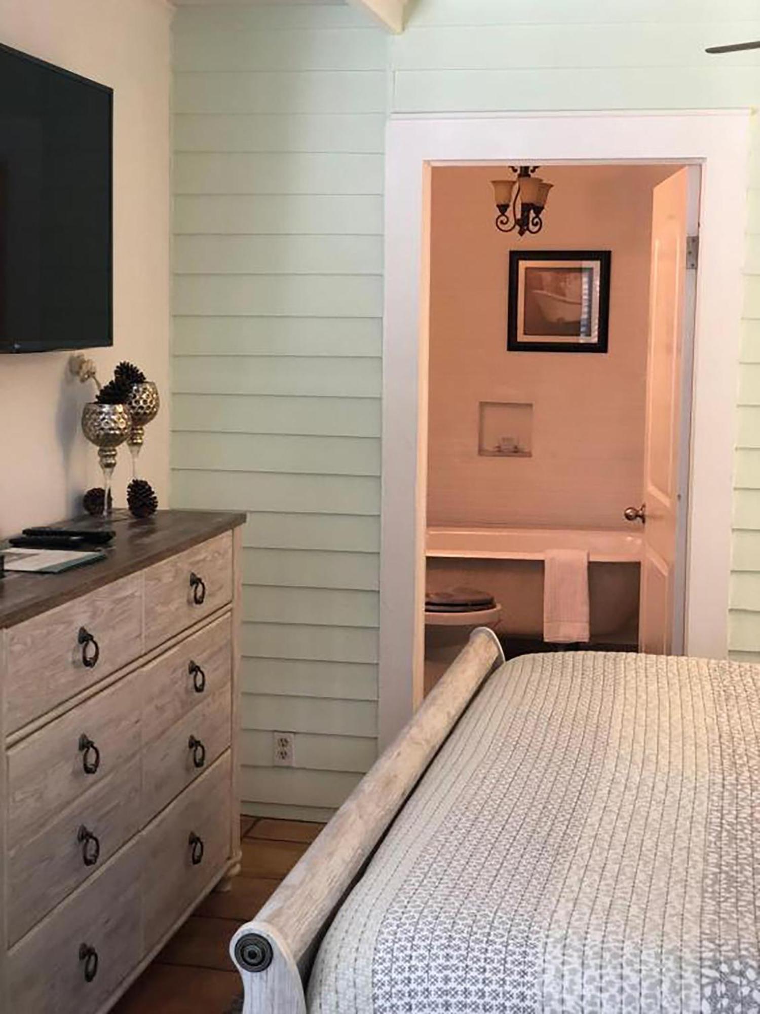 Seaglass Inn Bed And Breakfast Melbourne Beach Room photo