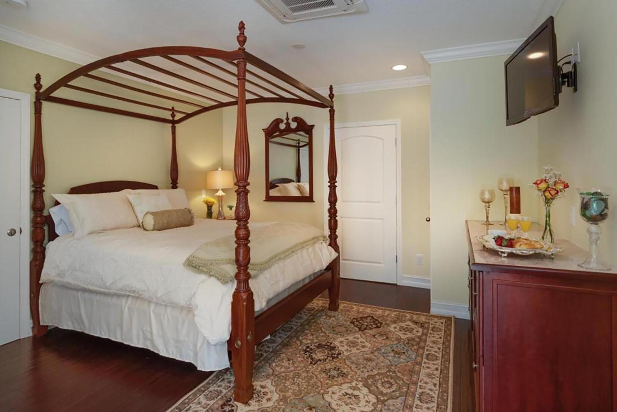Seaglass Inn Bed And Breakfast Melbourne Beach Room photo