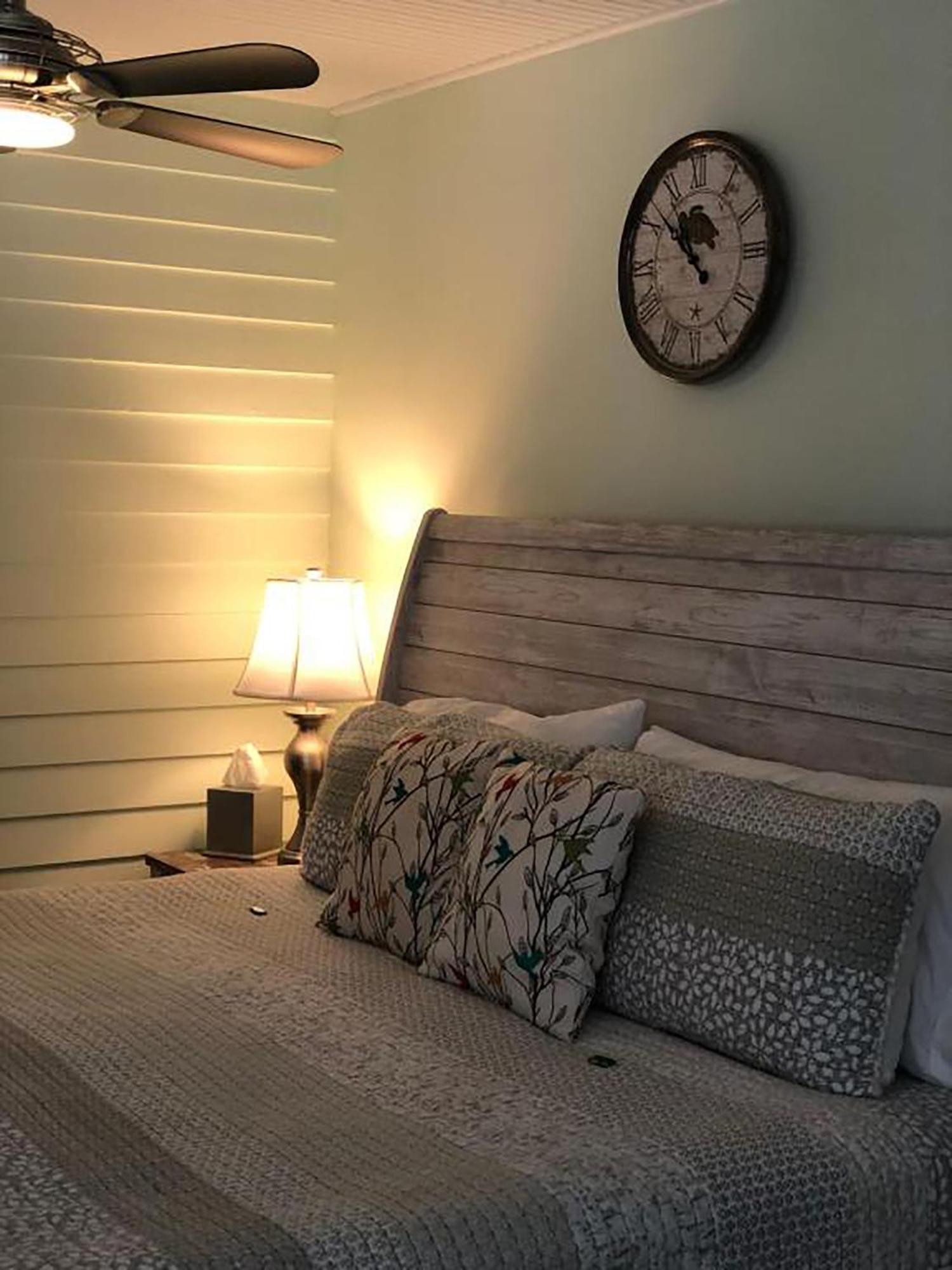 Seaglass Inn Bed And Breakfast Melbourne Beach Room photo