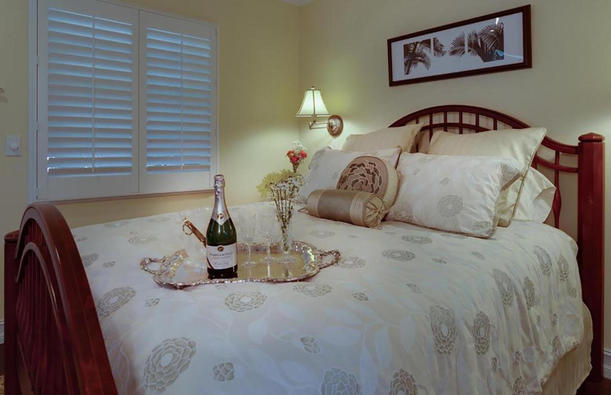 Seaglass Inn Bed And Breakfast Melbourne Beach Room photo